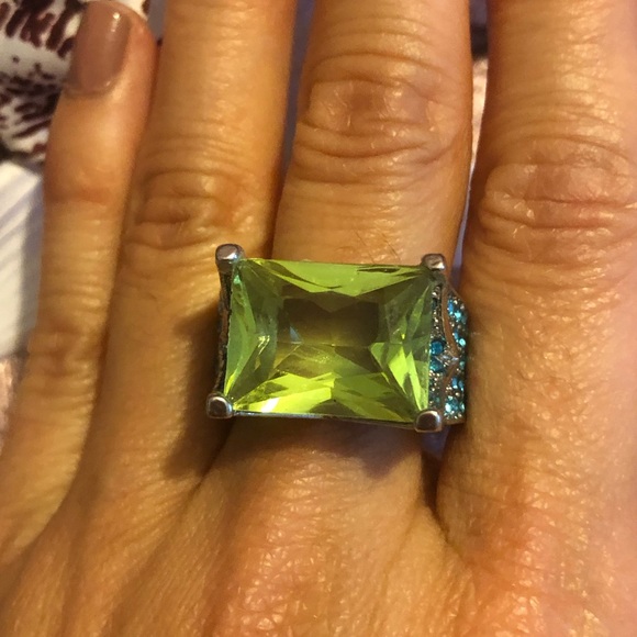 Large Princess Elsa Colored Cocktail Ring - Picture 3 of 6